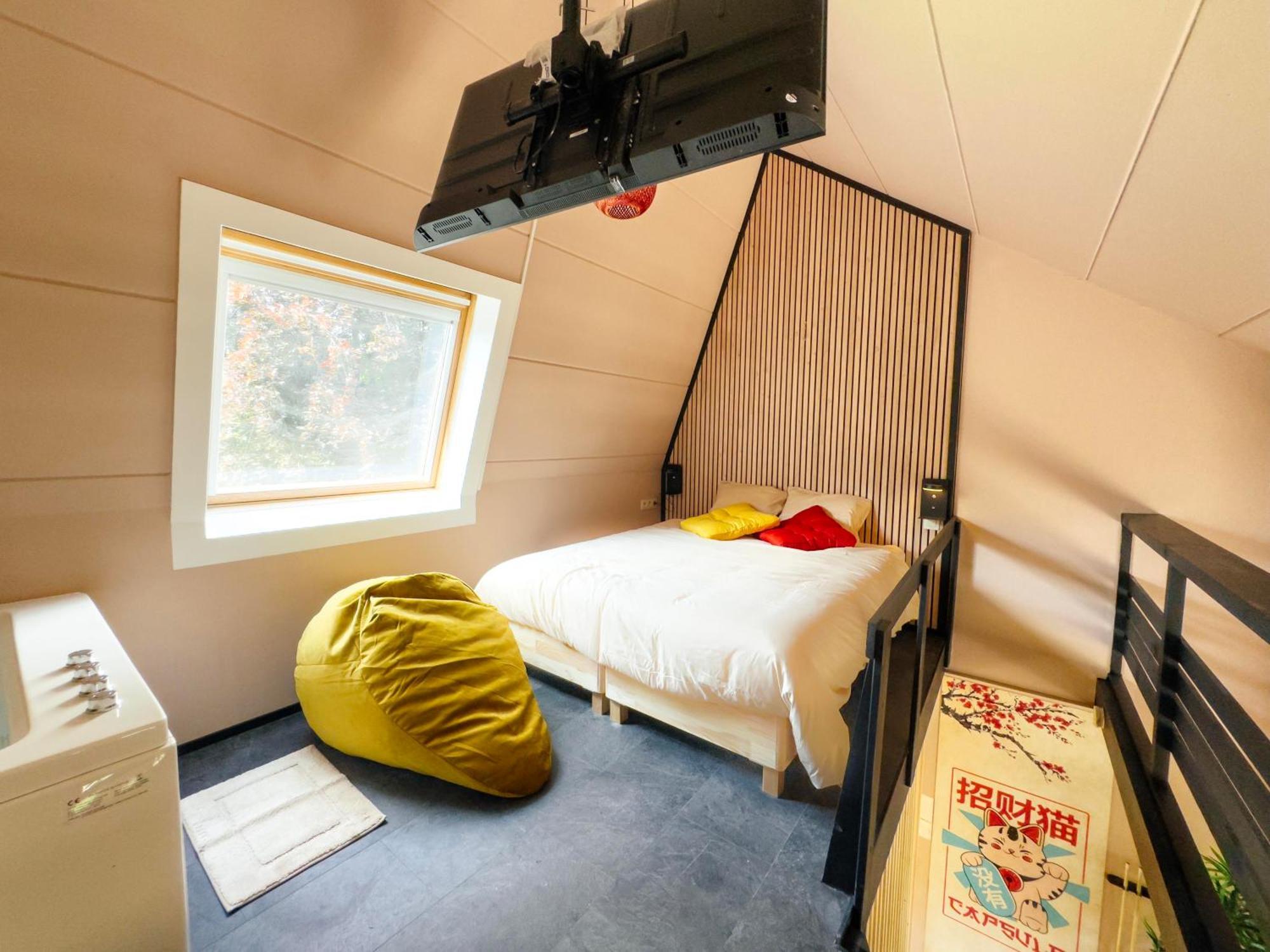 Capsule Lotus-Balneo-Sauna-Billard-Nintendo Hastiere-par-dela Екстер'єр фото