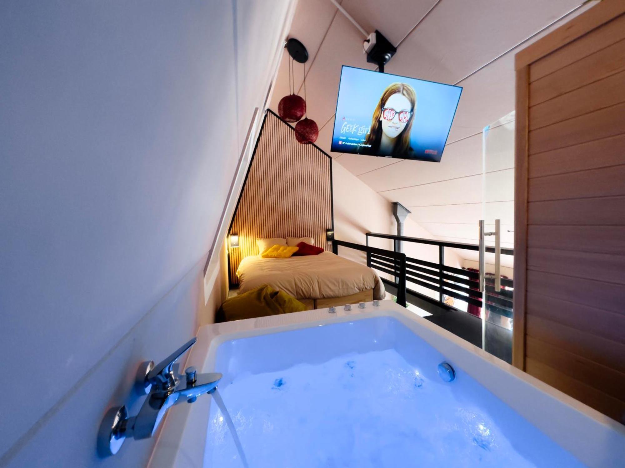 Capsule Lotus-Balneo-Sauna-Billard-Nintendo Hastiere-par-dela Екстер'єр фото