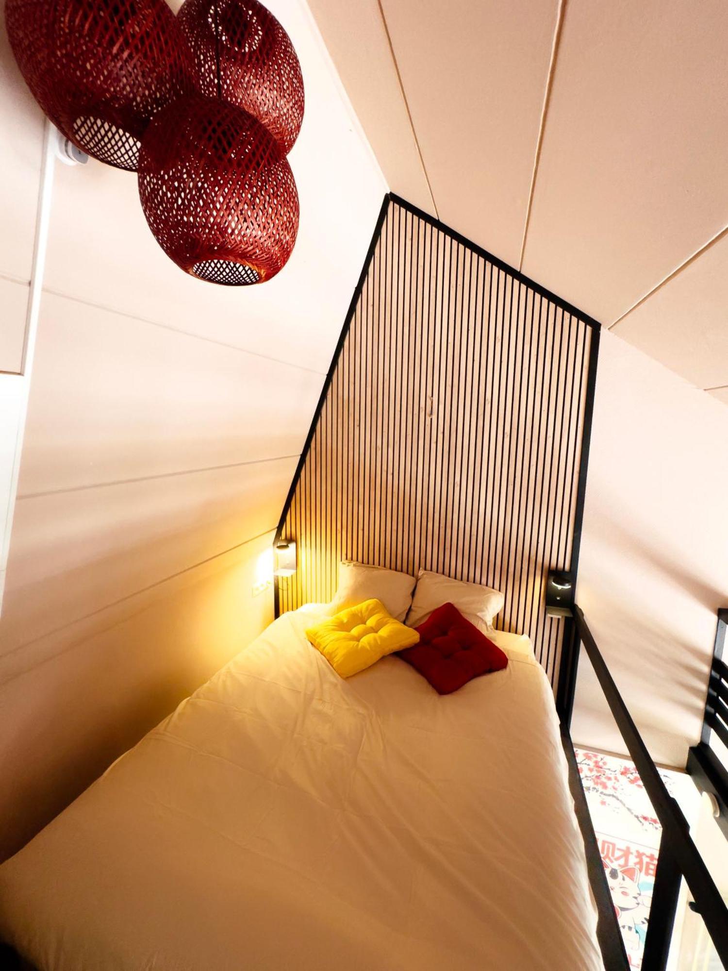 Capsule Lotus-Balneo-Sauna-Billard-Nintendo Hastiere-par-dela Екстер'єр фото